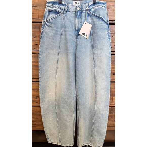 DALA Lido Flat Seam Denim Barrel Jeans Women's 30 Light Wash Raw Hem Zip Fly - Picture 1 of 11